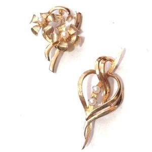 VINTAGE BROOKS 70s FLOWER BROOCHES (LOT OF 2)